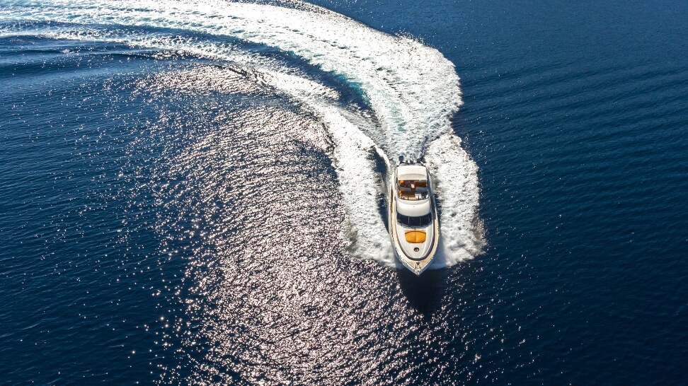 yacht turning